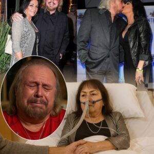 VERY, VERY SAD NEWS: 25 Minutes Ago in Miami, Florida, USA — BEE GEES Star Barry Gibb Tearfully Sent an Urgent Announcement to His Followers That His Wife, Linda Gray, Is Currently..