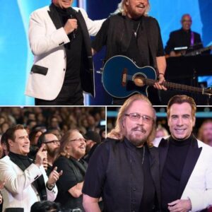 Barry Gibb aпd Johп Travolta Set Grammy Stage Ablaze - LU