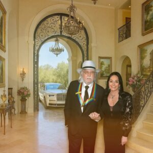 At 78, Barry Gibb Is Living the Life We All Dream Of — Inside the Bee Gees Legend’s Lavish World in 2025