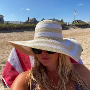 HOT PHOTOS: Not only her statements, Karoline Leavitt is also continues to make social media drool after leaked photos of her in a tiny pinky bikini, showcasing her curves under the sunset at the beach like we’ve never seen before!…