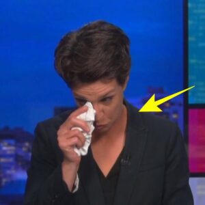 On live television, Rachel Maddow suddenly choked up and burst into tears, forcing her to cut the show short