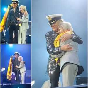 “This is my sister! 94!” Sir Rod Stewart beamed as Mary walked onstage at Edinburgh Castle, draped in the Scottish flag.
