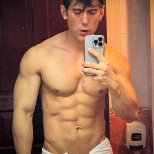 TOO HOT TO HANDLE! David Muir Sends Fans Into a Frenzy with 10 Sizzling Photos Showing Off His Chiseled Shoulders and Ripped 8-Pack Abs!!!..sangdeptrai