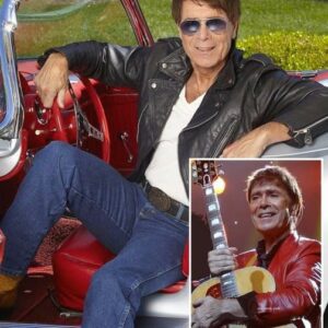 Sir Cliff Richard leans against a silver convertible like time never touched him — black leather jacket, crisp white tee, jeans, and that effortless smile. At 83, the rock ‘n’ roll icon isn’t clinging to youth — he’s rewriting what it means to age with style. ws