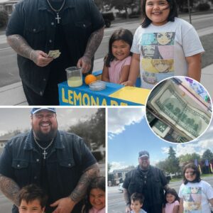 โ$700 for Lemonade?!โ โ Jelly Roll Stuns Small Town by Dropping Wads of Cash at Kidsโ Stand in Viral Moment That Has Internet Screaming โHeโs the Realest Star Aliveโ...