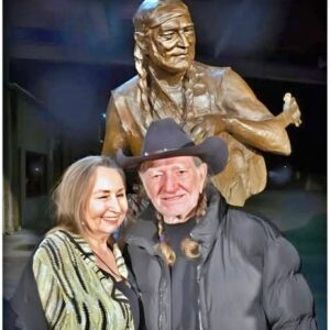 ๐ถ Willie Nelson and His Sister Bobbie Stand Silently Before His Giant Bronze Statue that Was Built in 2012 โ But What Truly Moved People Wasnโt the Monument Itselfโฆ