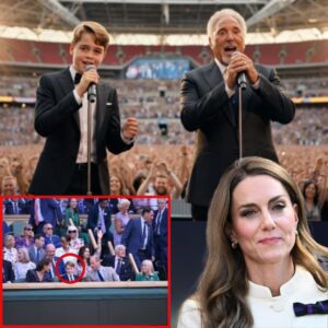 Wimbledon had never seen anything like it. Sir Tom Jones, 84, paused mid-ceremony and turned toward the Royal Box. With a warm smile and outstretched hand, he said, “Ladies and gentlemen… welcome Prince George.”