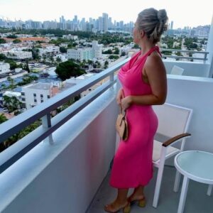 Karoline Leavitt's Shots in a Skin-Tight Pink Bikini on the Beach leaked — One Angle Sends Social Media Into a Frenzy... 👙