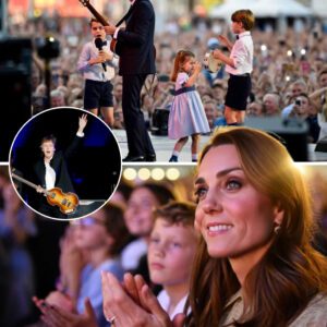 “Your Mother Says You’re a Legend. Are We Allowed to Join Your Band? Gasps Turned to Cheers at the Windsor Festival When Paul McCartney Stunned