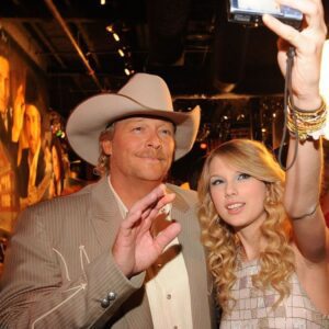 You see, being a fan of Alan Jackson isn’t just about loving his pure voice and cowboy hat — it’s about believing in a kind of country music that doesn’t need glitz to leave a lasting impression. ws