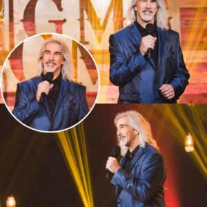 When Guy Penrod stepped to the microphone that night, no grand introduction — just the quiet expectancy of a crowd that knew they were about to be taken somewhere deeper. ws