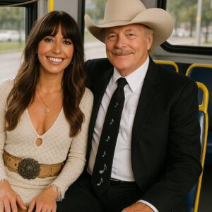 Ella Langley revealed: “The bus I was on was the same bus he was on. We were photographed together, even shared the same bed with Alan Jackson. And that was just incredible.” ws