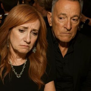 Breaking news: Bruce Springsteen suddenly announced that he and his wife were separating because they could no longer find common ground in their marriage.