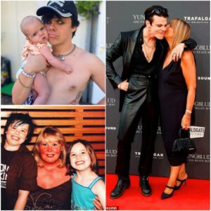 Yungblud attracted attention at the premiere of Are You Ready, Boy? when his mother was by his side to support him wholeheartedly.