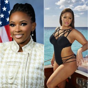 SURPRISE: Jasmine Crockett treats the public's eyes with a set of thong bikini photos at the beach, oh my god she's so hot!!!