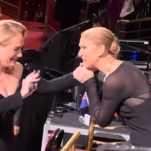 A truly emotional moment—Adele broke down in tears and couldn’t continue singing when she discovered Celine Dion sitting in the audience. She immediately rushed down to embrace Celine. It was a heartfelt connection between two generations of music. Celine Dion, the embodiment of a golden era of vocal mastery, seemed to pass the torch with a gentle message: “You’re next, Adele…”