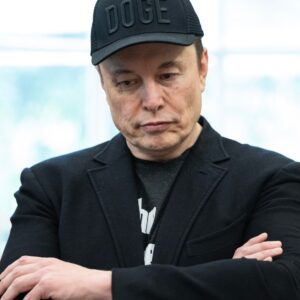 ๐ โA Stranger Suddenly Hugged Elon Musk โ The Heartbreaking Story Behind It Will Leave You in Tearsโ