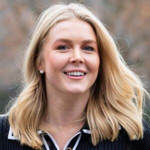 👉 “Shocking and Heartwarming: Karoline Leavitt Returns to Her Old School, Charity Act Moves Student to Tears ‘I’m Truly Grateful to You’”