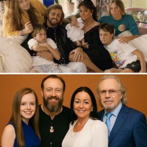 Barry Gibb, born in September 1946, is now 79 years old, while his wife, Linda Gray, born in April 1950, is 75. After all these years, their marriage remains strong, built on devotion and unwavering companionship_cz