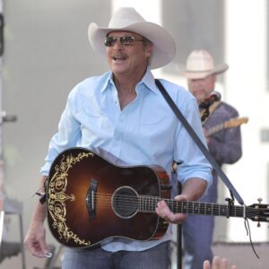 This was not how the world usually saw them - not under the spotlight, not under the roar of an arena, but in the sterile silence of a hospital room. Alan Jackson lay back in his bed, his hospital gown replaced with a rhinestone jacket, but his cowboy hat still adorned his smile. Beside him, George Strait stood, sleeves rolled up, cutting fruit with the same calmness he had worn for four decades on stage...