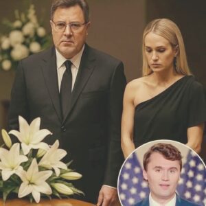 Carrie Underwood and Vince Gill raised their voices in farewell to Charlie Kirk, their melody filled with sorrow and love.