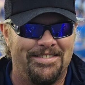 Before Toby Keith became one of country music’s biggest stars, he was just a young man from Oklahoma with a dream and a guitar. ws