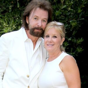 Ronnie Dunn’s Voice Turns “Stay” Into A Western Ballad of Heartbreak and Strength