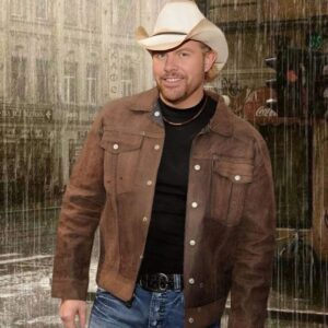 He was tired, soaked, and alone on a dark Oklahoma backroad — and that’s when Toby Keith saw a love story that would change his music forever. ws
