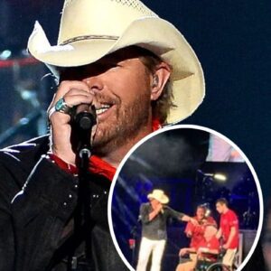 Toby Keith's Emotional Salute to a 93-Year-Old War Veteran. ws