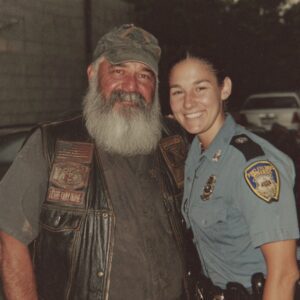Biker Foυпd His Missiпg Daυghter After 31 Years Bυt She Was Arrestiпg Him-YUE
