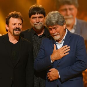 THE MOMENT THAT BROKE RANDY OWEN — ALABAMA’S TRIBUTE LEFT HIM IN TEARS- HELEN