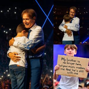 💔 Cliff Richard Stops His Concert to Honor a 10-Year-Old Boy’s Brother — A Moment That Moved the O2 Arena to Tears. ws
