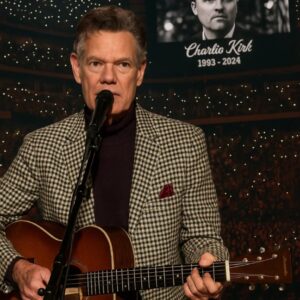 Randy Travis Moves a Nation to Tears with Heartfelt Tribute to Charlie Kirk_cz