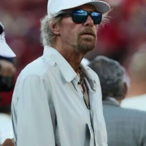 A WARRIOR’S FINAL BATTLE. When Toby Keith returned to the stage after his cancer diagnosis, the world saw his staggering weight loss, but they couldn’t see the hidden war he was waging for his voice. ws