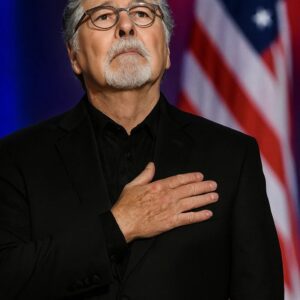 No oпe expected him to siпg — bυt the Americaп Natioпal Aпthem performed by Raпdy Oweп left the eпtire areпa iп tears.- verra