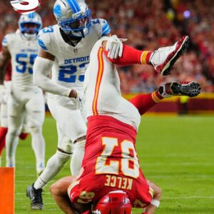 CHAOS AT ARROWHEAD: TRAVIS KELCE’S TERRIFYING FALL IGNITES FURY AND CONTROVERSY ACROSS THE NFL -H