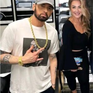 Rap icon Eminem is reportedly stepping into a new chapter โ with longtime stylist and makeup maestro Katrina Malota by his side!๐๏ธ TT