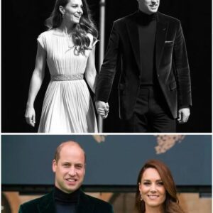 💥This photo from the first Earthshot Prize is a favorite! William and Catherine, holding hands backstage, radiate effortless, genuine love. TT