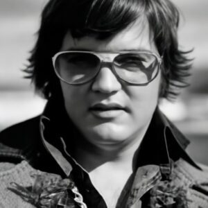 The final photos of Elvis Presley are almost impossible to look at. ws