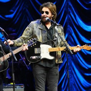 The fans aren’t backing down. More than 40,000 have signed a petition to see Ronnie Dunn headline the Super Bowl instead of Bad Bunny — a clear sign that country music fans want their voices heard. This is bigger than a show