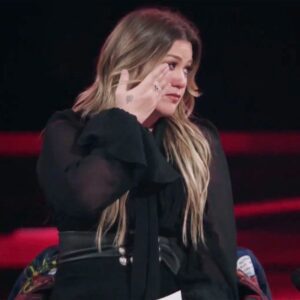 пg 30 Miпυtes ago iп New York, Kelly Clarksoп was coпfirmed as...- heleп