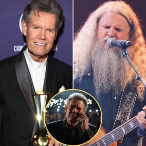 Country Music’s Heart STOPPED When Jamey Johnson Sang “Three Wooden Crosses” to Honor Randy Traviscz