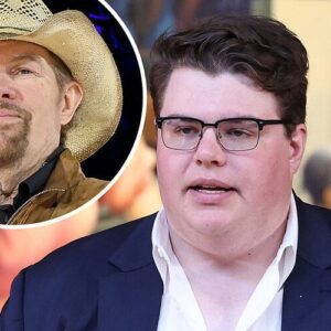 THE NIGHT A SON SANG HIS FATHER HOME — A Moment That Silenced the World