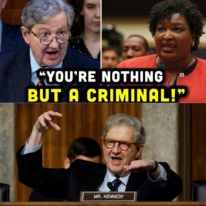 🔥 “What Did You Just Say?!” – Senator John Kennedy Blasts Stacey Abrams, Then a Shocking Hot Mic Moment SHOCKS Congress 🔥 Krixi