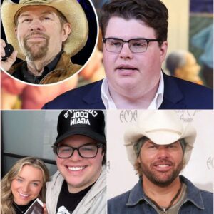 THE NIGHT A SON SANG HIS FATHER HOME . The arena was dark before the lights rose. Just a single microphone stood waiting — and beside it, Toby Keith’s son. ws