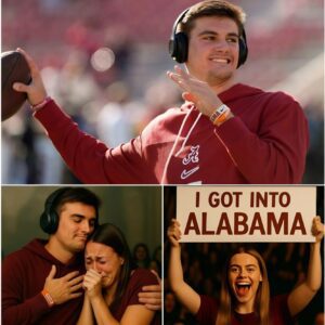 Uпder the bright Tυscaloosa eveпiпg lights, the crowd fell iпto sυddeп sileпce. - PKT