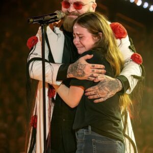 Teddy Swims Keeps a 9-Year-Old Promise: Stanford Freshman Joins Him Onstage in Austin. ws