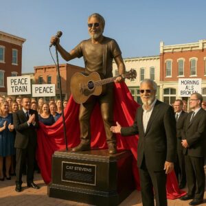 🎹💖 Bronze Statue of Cat Stevens Unveiled! Crowds gathered to celebrate the legendary singer-songwriter