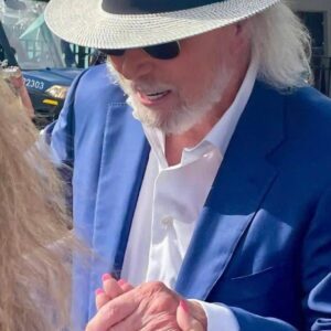 At 79, Barry Gibb Admits This Is the Hardest Song of His Life - lht