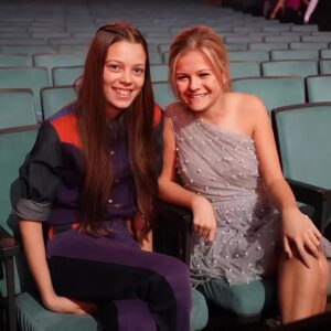 Whispers to Wails: Darci Lynne and Courtney Hadwin's Impromptu Clash Ignites a Viral Firestorm of Talent and Laughter. ws